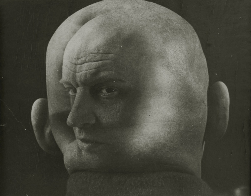 med_georgi-petrusov-portrait-of-aleksandr-rodchenko-1933-jpg.jpg
